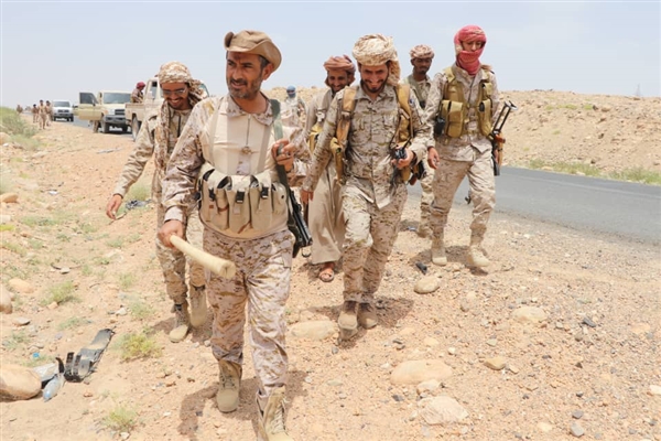 رئيس هيئة الأركان يتفقد أبطال الجيش في جبهات محافظة الجوف 
